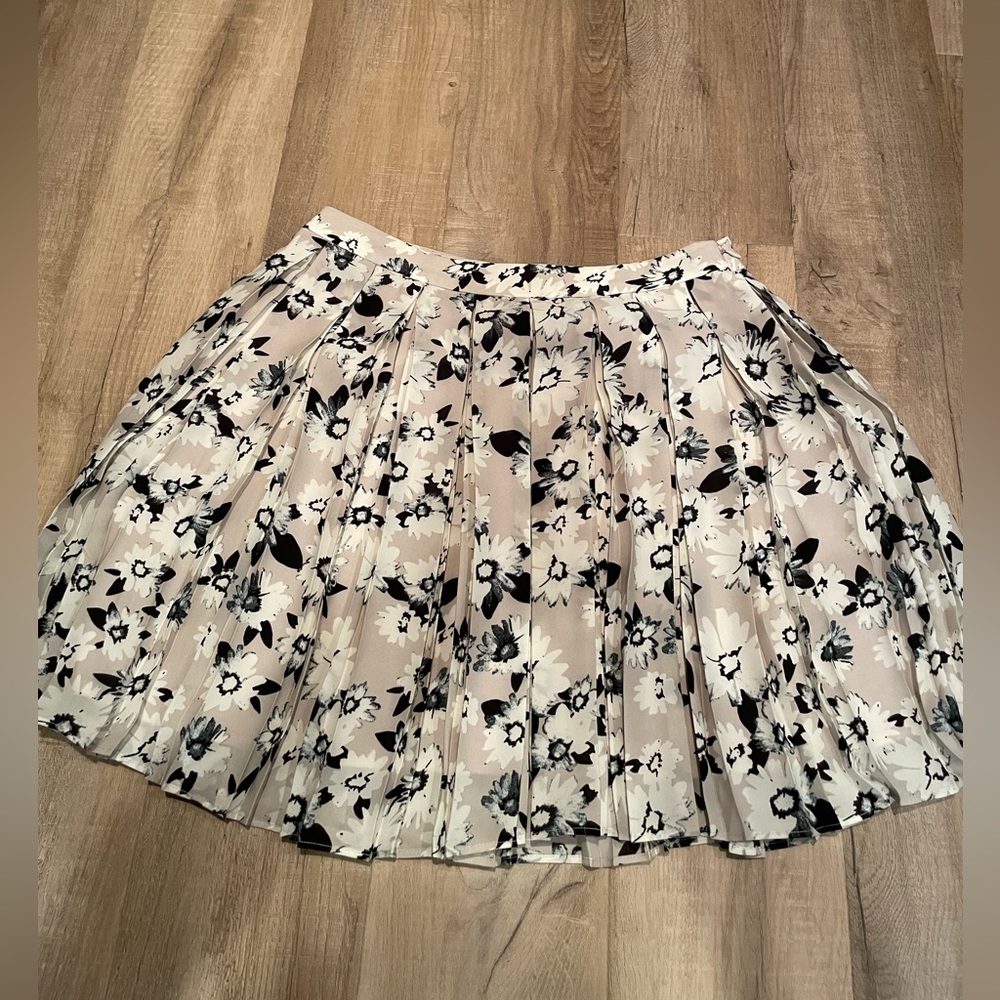 Banana Republic pleated flower pattern mini skirt